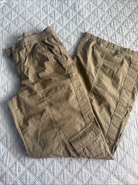 BDG Women's Wide Leg Cargo Pants in Khaki/green urban outfitters